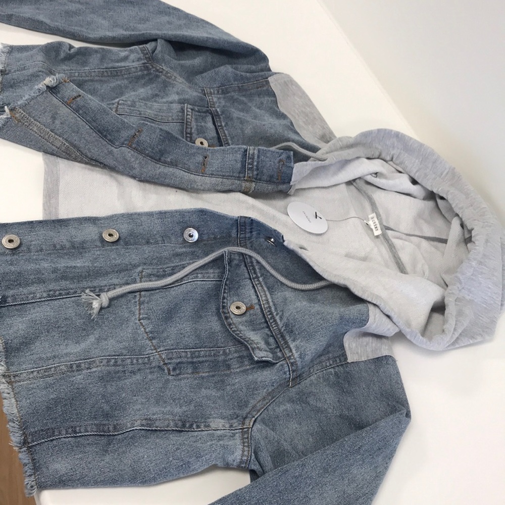 Cropped denim jacket